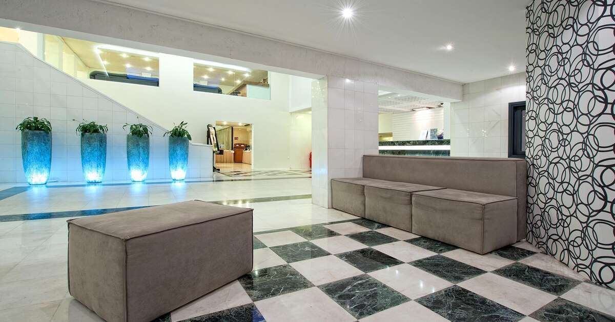 Een foto van het interieur van Heronissos Hotel