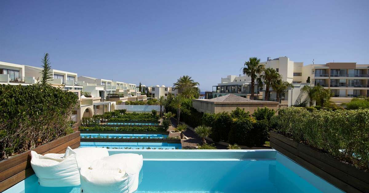 Ein Foto vom Pool im The Ixian Grand & All Suites