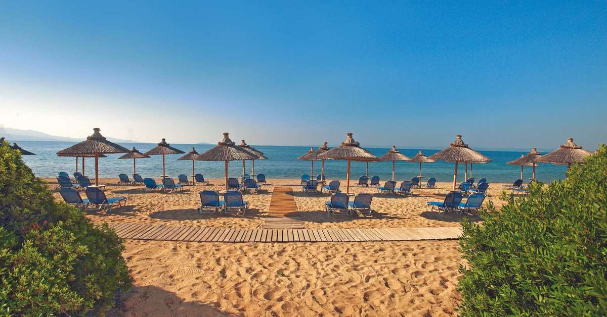 Een foto van het strand bij Blue Dolphin Hotel