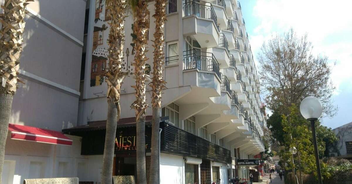 Een foto van de buitenkant van Surtel Hotel