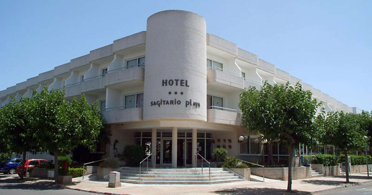 Een foto van de buitenkant van Hotel Spa Sagitario Playa