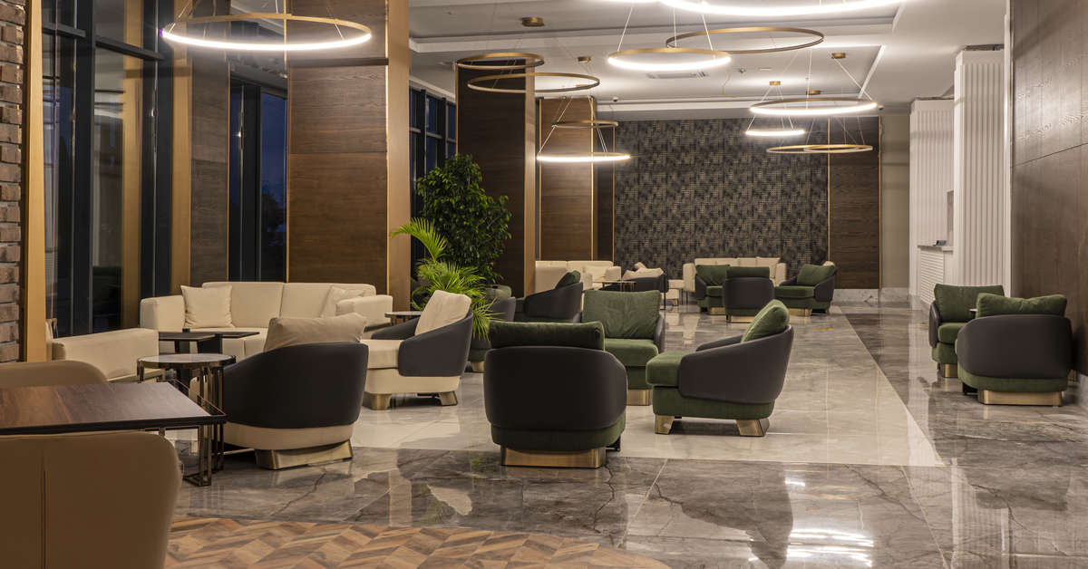 Een foto van het interieur van Side Square Hotel
