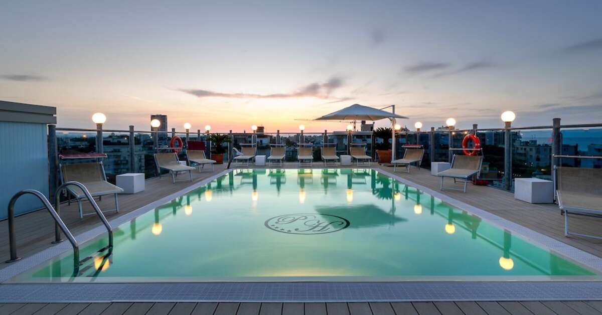 Een foto van het zwembad bij Hotel President Rimini