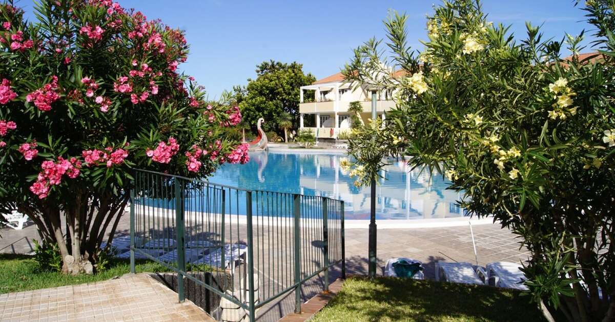 Ein Foto vom Pool im Aparthotel Solvasa Laurisilva