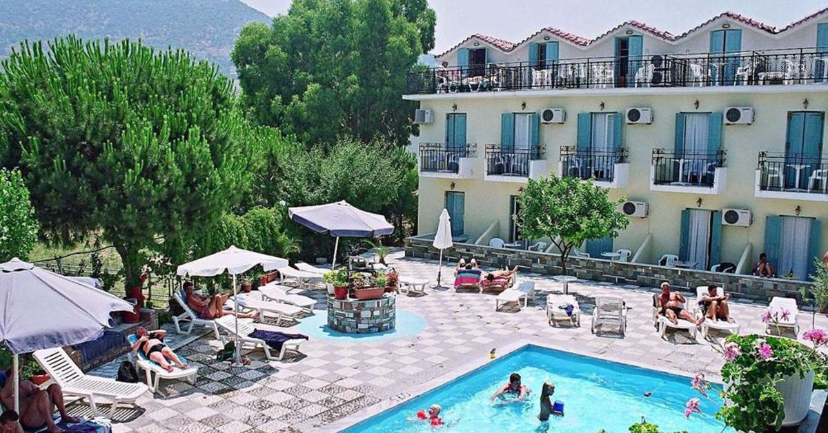 Een foto van het zwembad bij Hotel Theofilos Classic