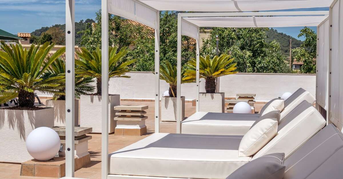 Een foto van het terras bij Catalonia del Mar