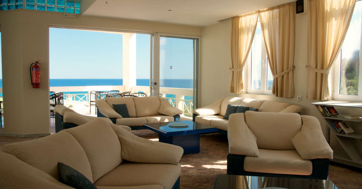 Een foto van het interieur van Hotel Polyrizos