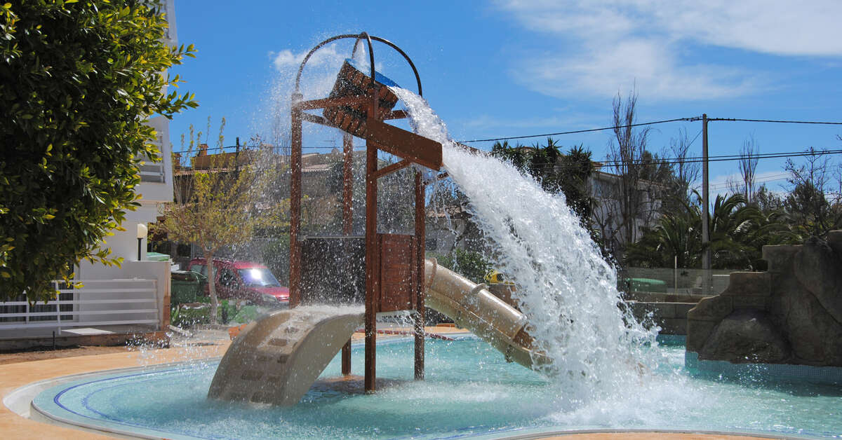 Ein Foto vom Pool im Pirates Village Apartments