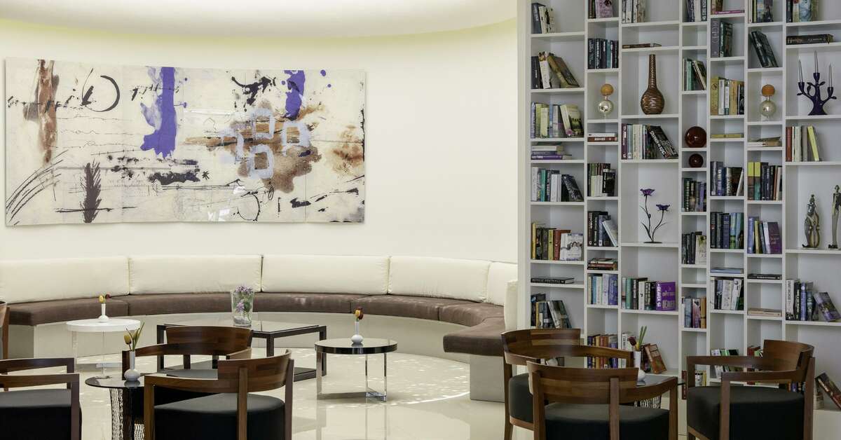 Een foto van het interieur van H10 White Suites