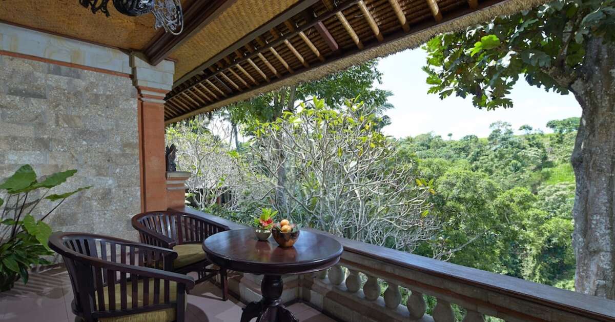 Een foto van het terras bij Hotel Tjampuhan & Spa