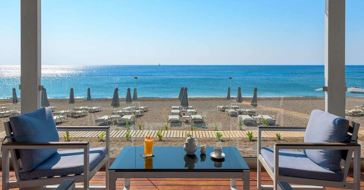 Een foto van het terras bij Rodos Palladium Hotel