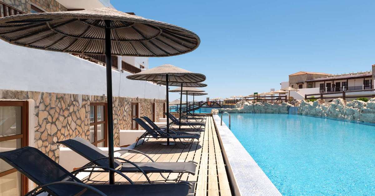 Een foto van het zwembad bij Costa Lindia Beach Resort