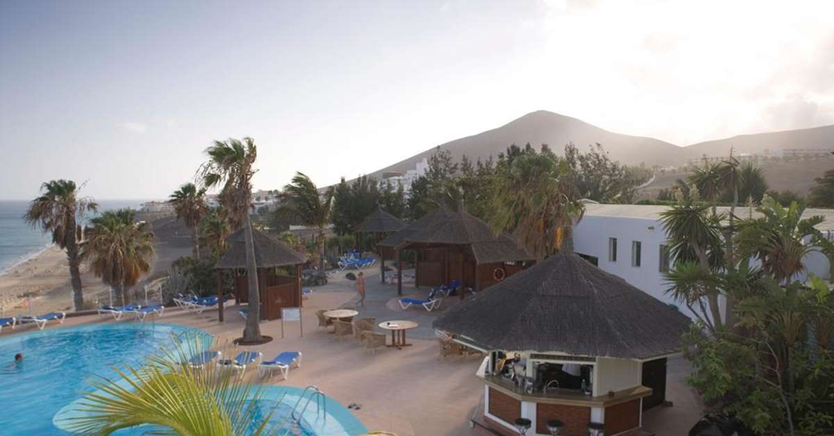 Een foto van het zwembad bij Robinson Club Esquinzo Playa