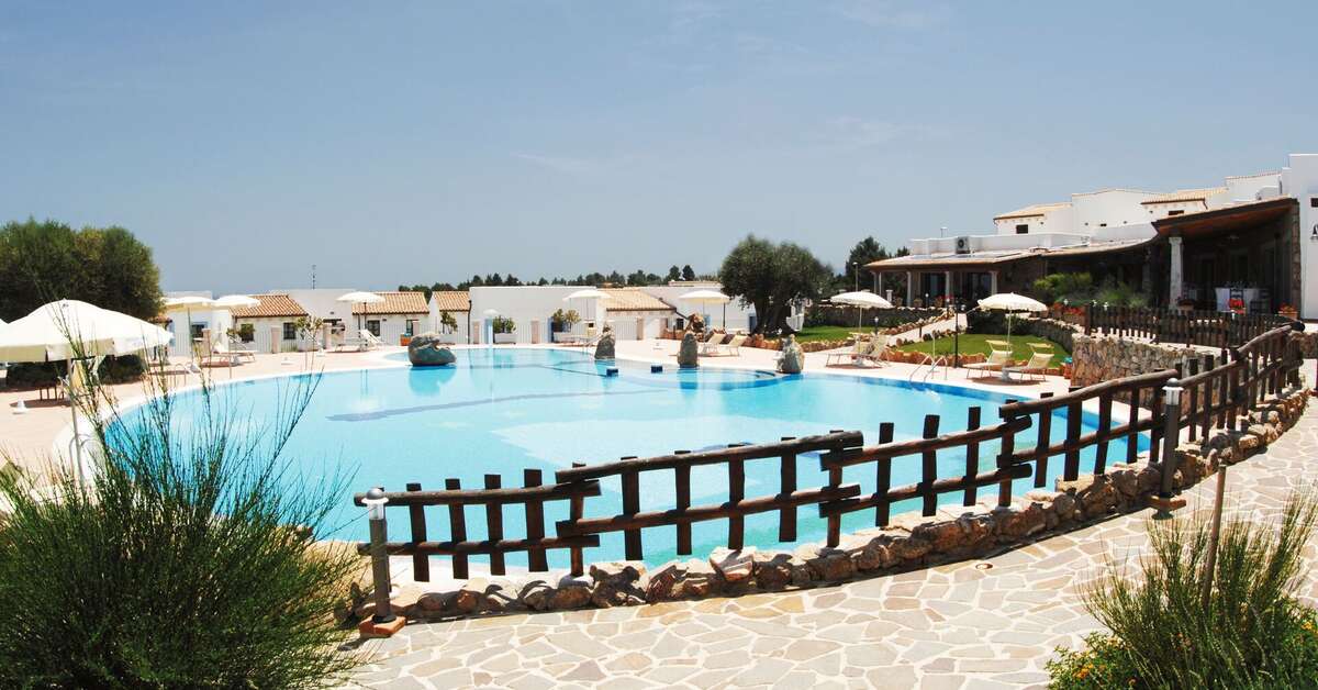 Een foto van het zwembad bij Nuraghe Arvu Resort