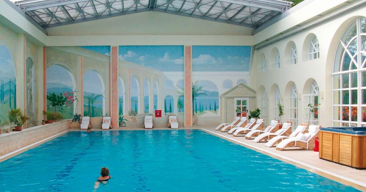 Een foto van het zwembad bij St. George's Bay Country Club & Spa