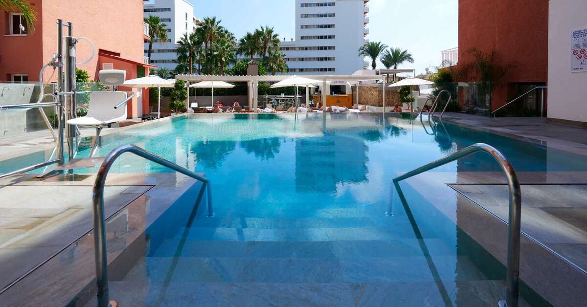 Een foto van het zwembad bij Hotel Fenix Torremolinos