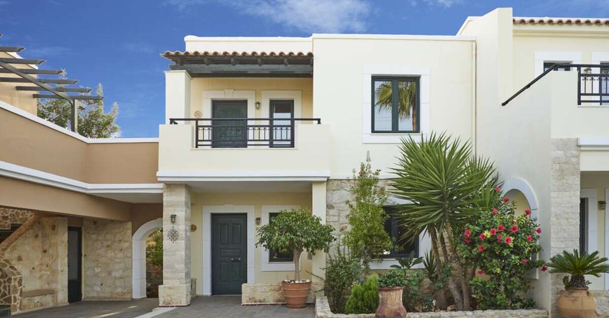 Een foto van de buitenkant van Dionysos Studios & Appartementen