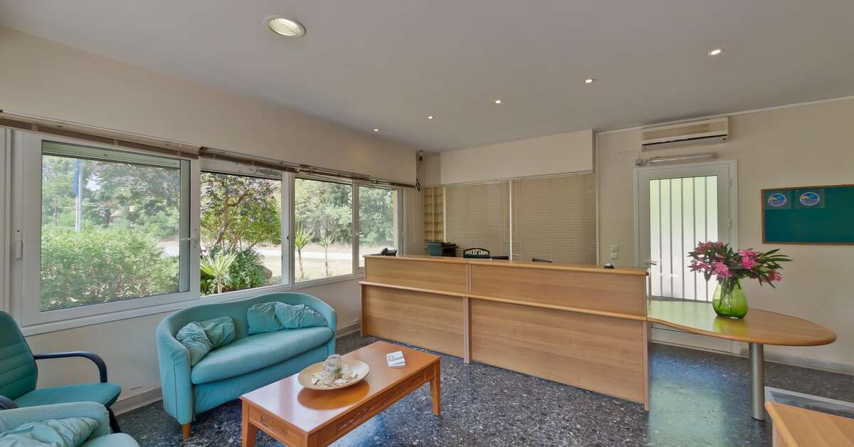 Een foto van het interieur van Olympios Zeus Hotel Bungalows