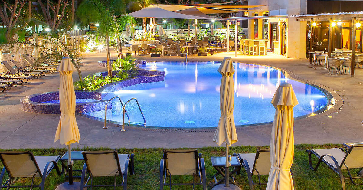 Ein Foto vom Pool im Palm Beach Resort
