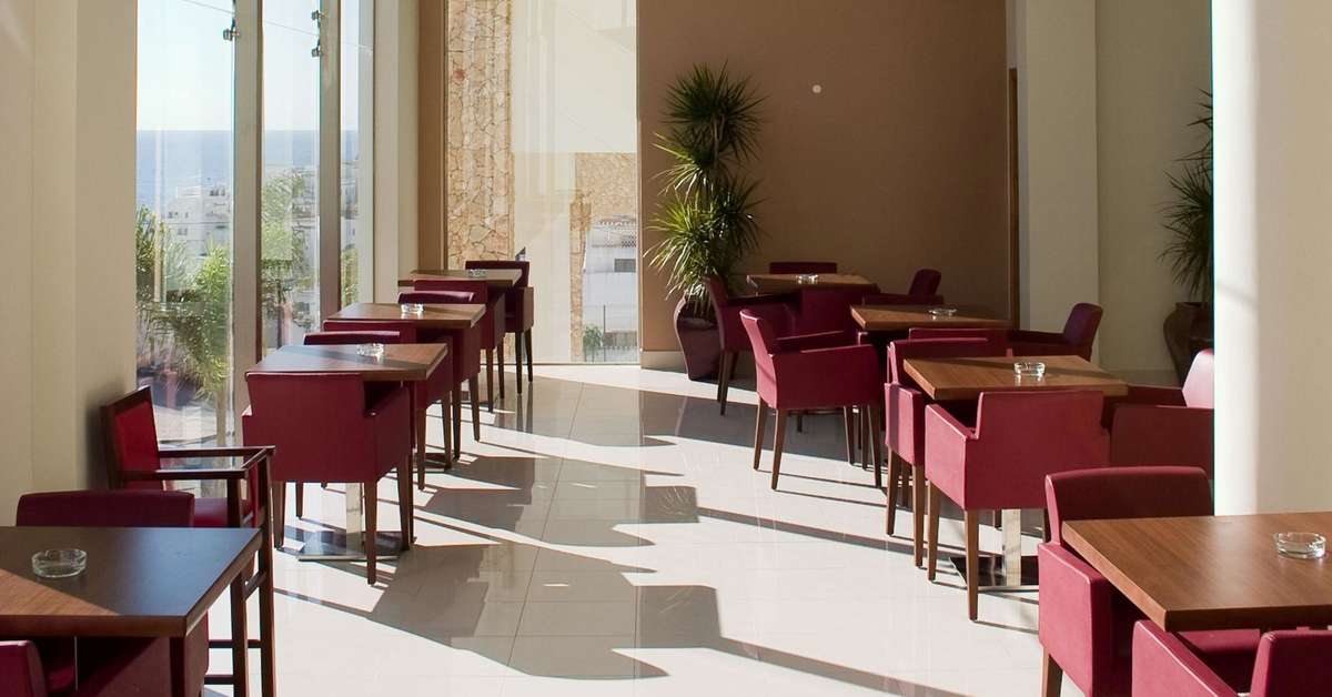 Een foto van het interieur van Cerro Mar Garden