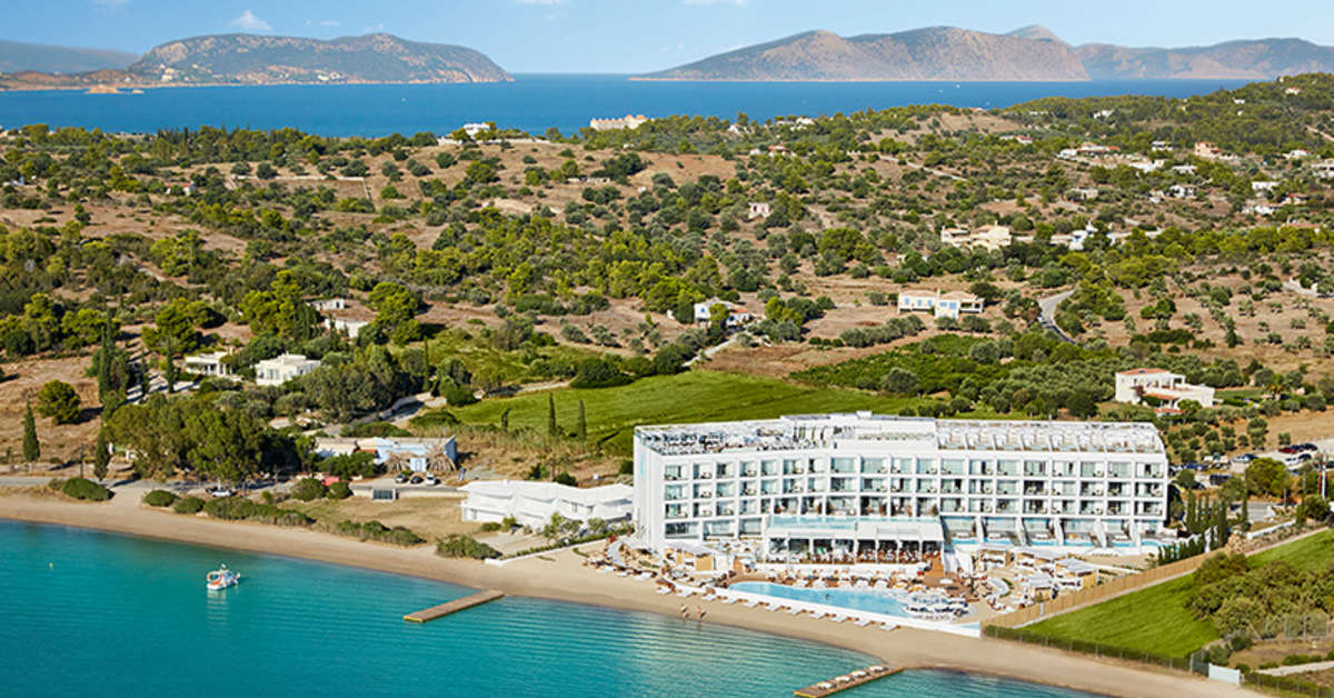 Een foto van het strand bij Nikki Beach Resort & Spa Porto Heli