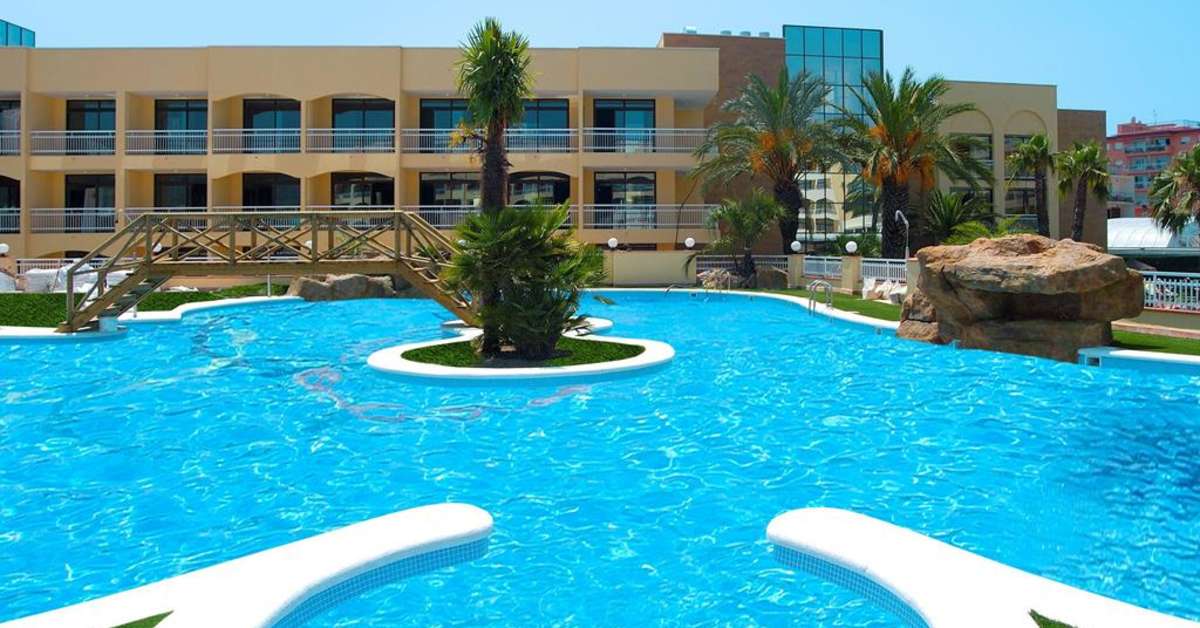 Een foto van het zwembad bij Hotel Evenia Olympic Palace