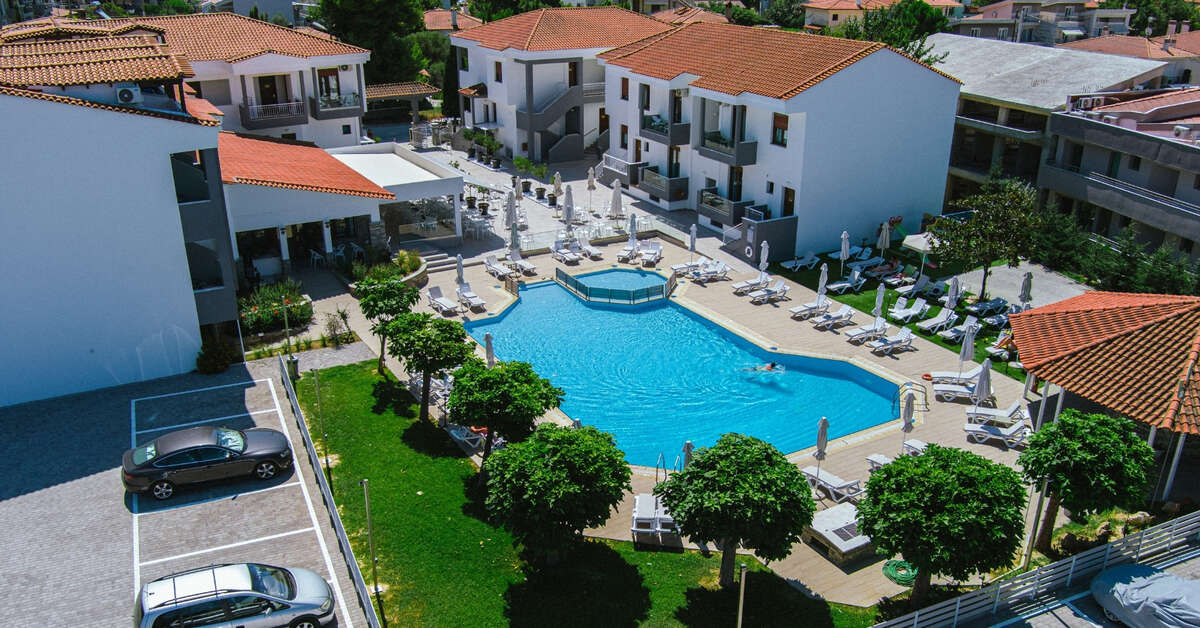 Een foto van het zwembad bij Acrotel Lily Ann Village