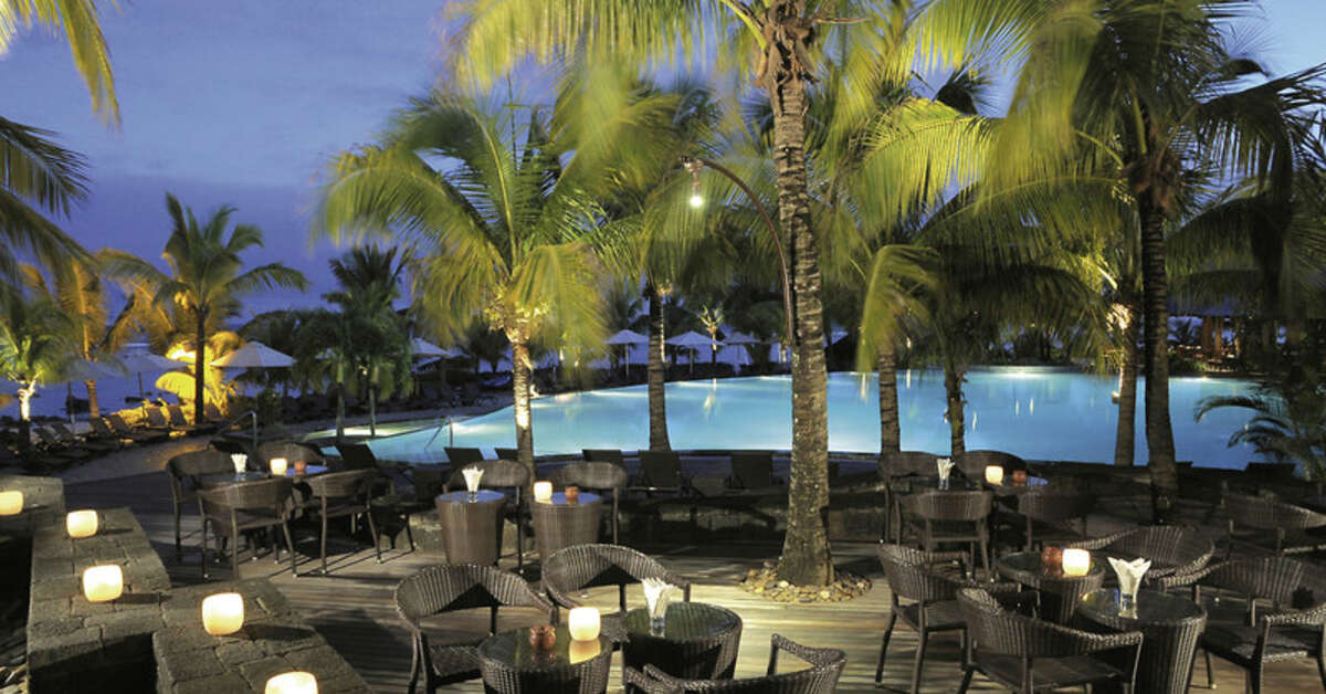 Een foto van het terras bij Victoria Beachcomber Resort & Spa