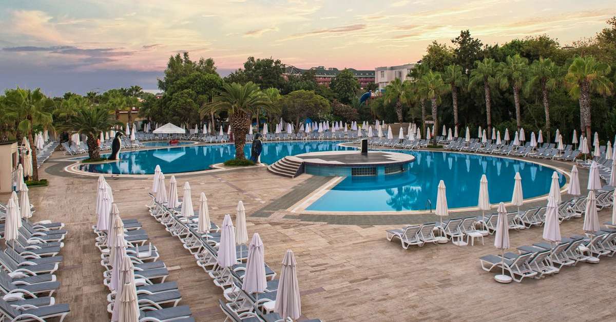 Ein Foto vom Pool im Botanik Hotel & Resort
