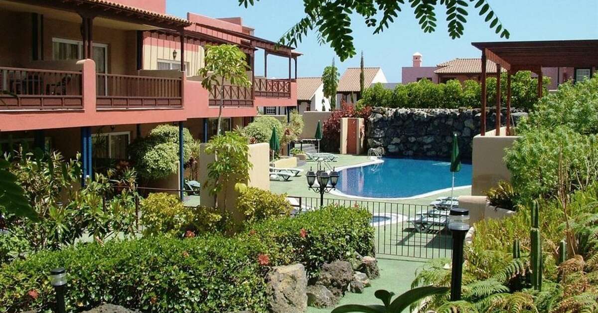 Ein Foto vom Pool im El Cerrito Apartments