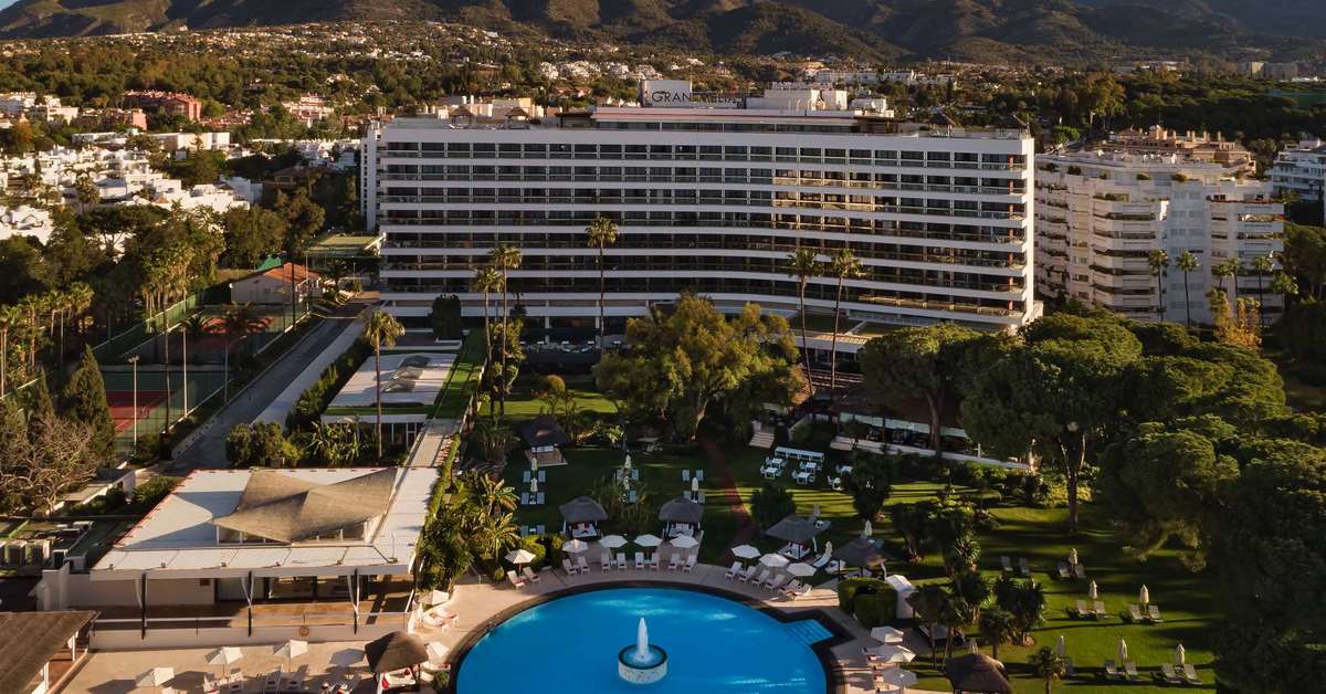 Een foto van de buitenkant van Hotel Don Pepe Gran Meliá