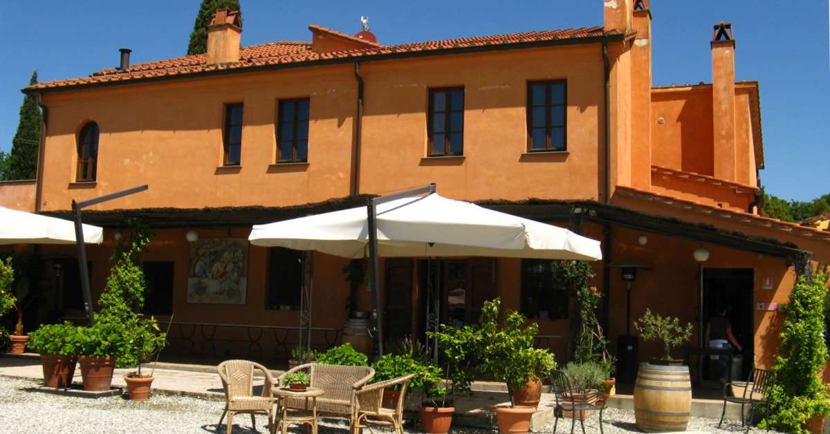 Een foto van het terras bij Borgo La Torre