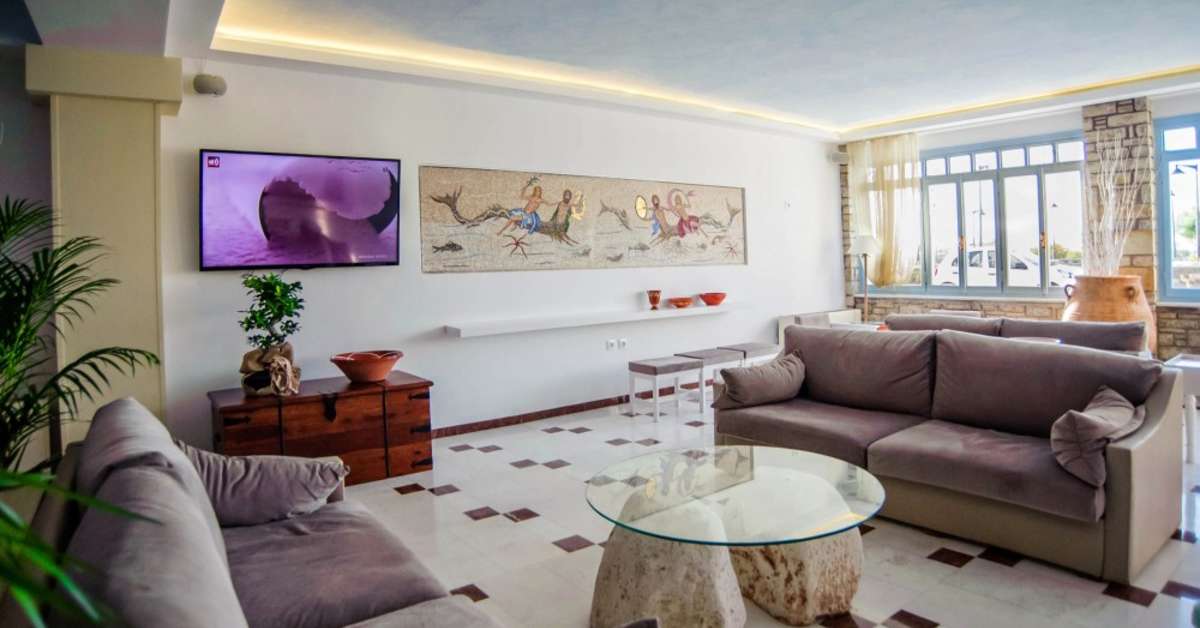Een foto van het interieur van Erato Seaside Hotel