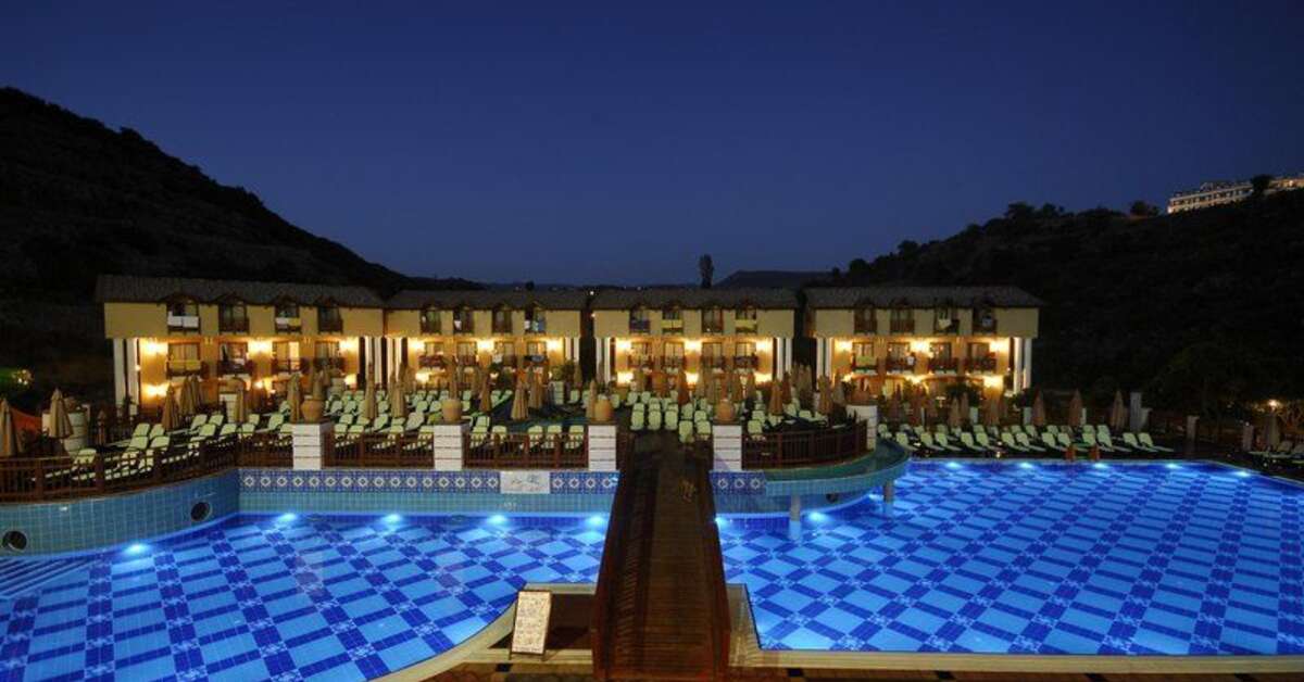 Een foto van het zwembad bij NoxInn Club Hotel
