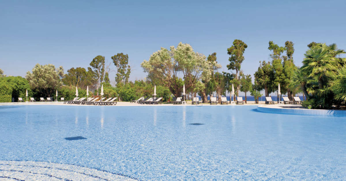 Een foto van het zwembad bij VOI Floriana Resort