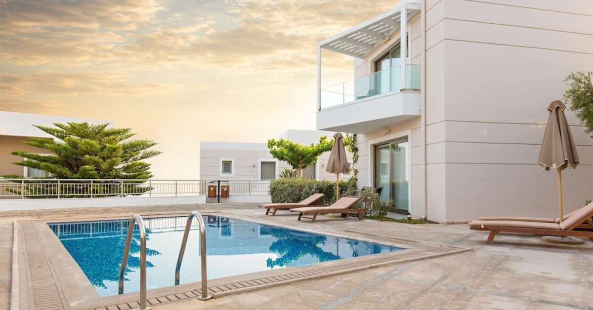 Een foto van het zwembad bij The Royal Blue Resort & Spa