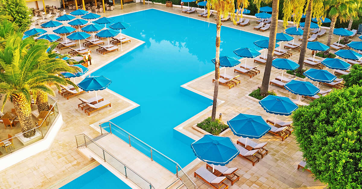 Een foto van het zwembad bij Mitsis Faliraki Beach Hotel & Spa