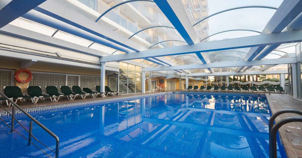 Een foto van het zwembad bij Rosamar Garden Resort