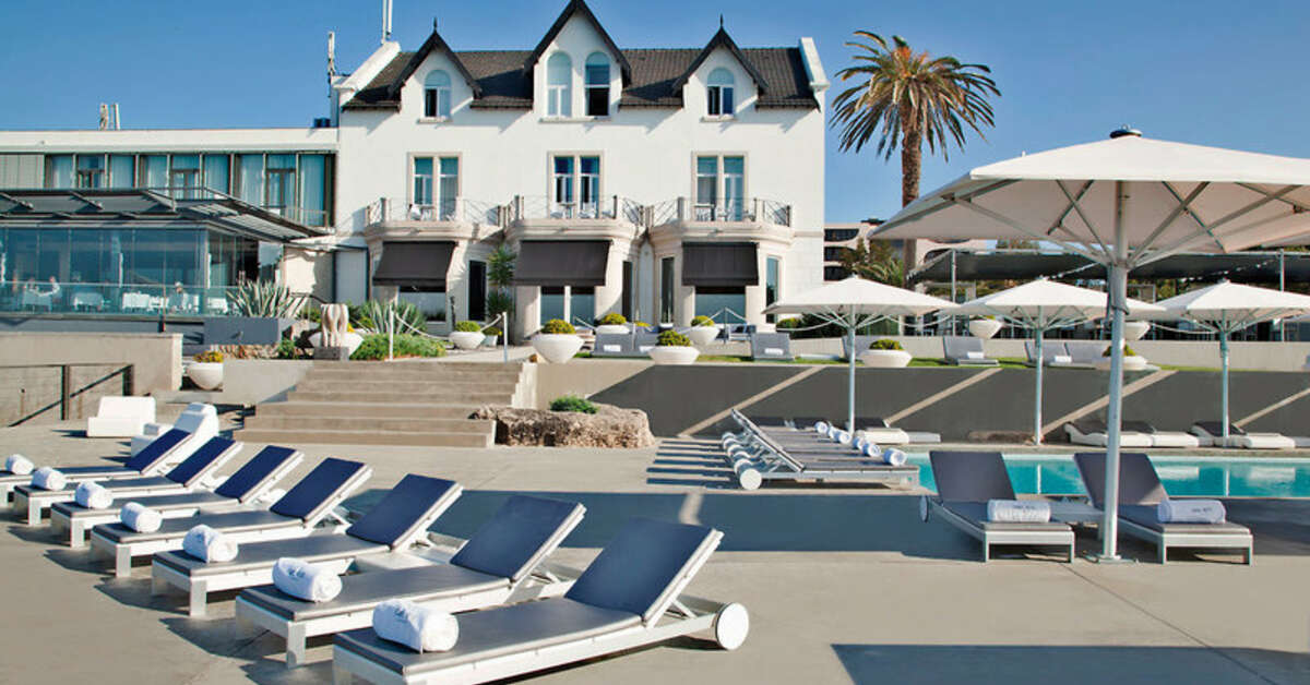 Een foto van het terras bij Farol Design Estalagem Hotel