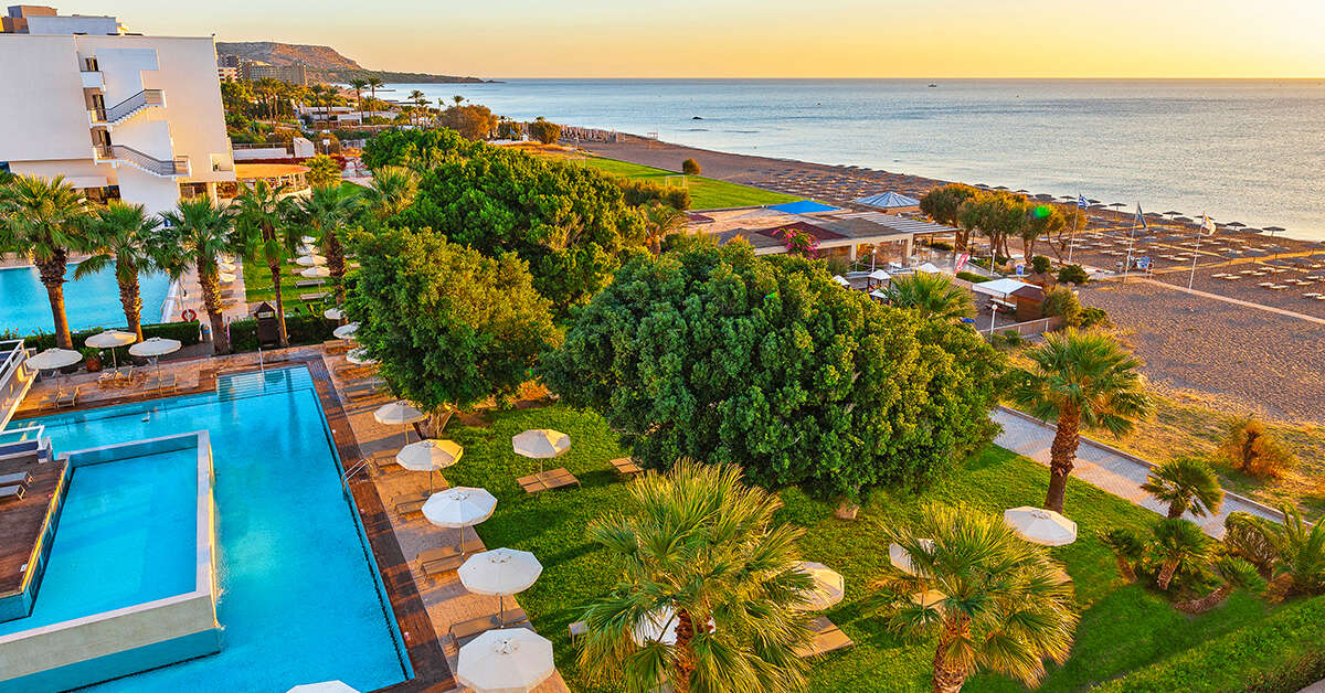 Een foto van het zwembad bij Blue Sea Beach Resort