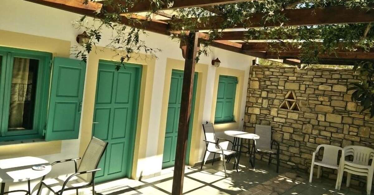 Een foto van het terras bij Dimitris Resort Hotel