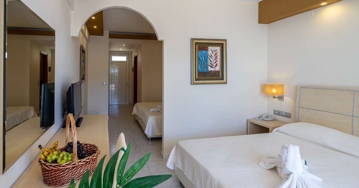 Een foto van Kamari Plus Hotel