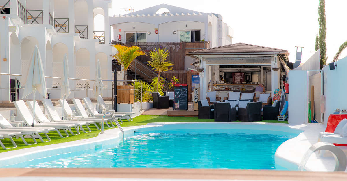 Een foto van het zwembad bij Vista Bonita LGTBIQ+ Resort