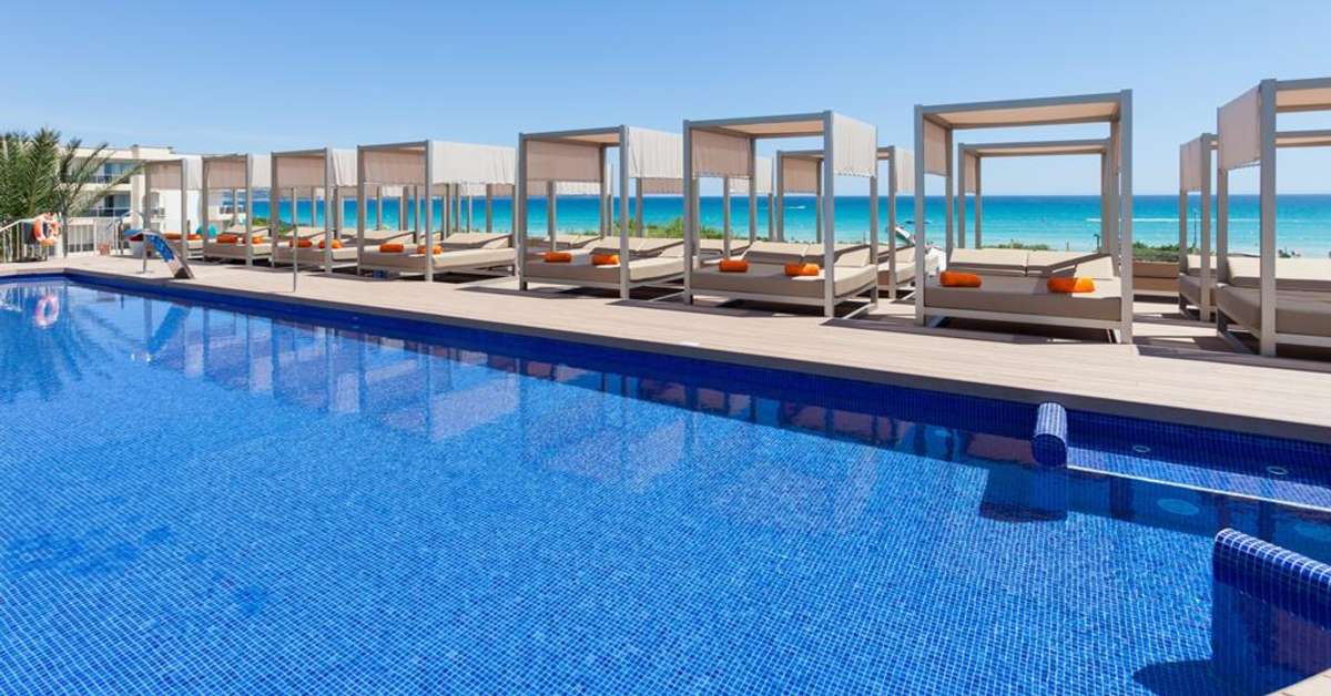Een foto van het zwembad bij Hotel Zafiro Bahia