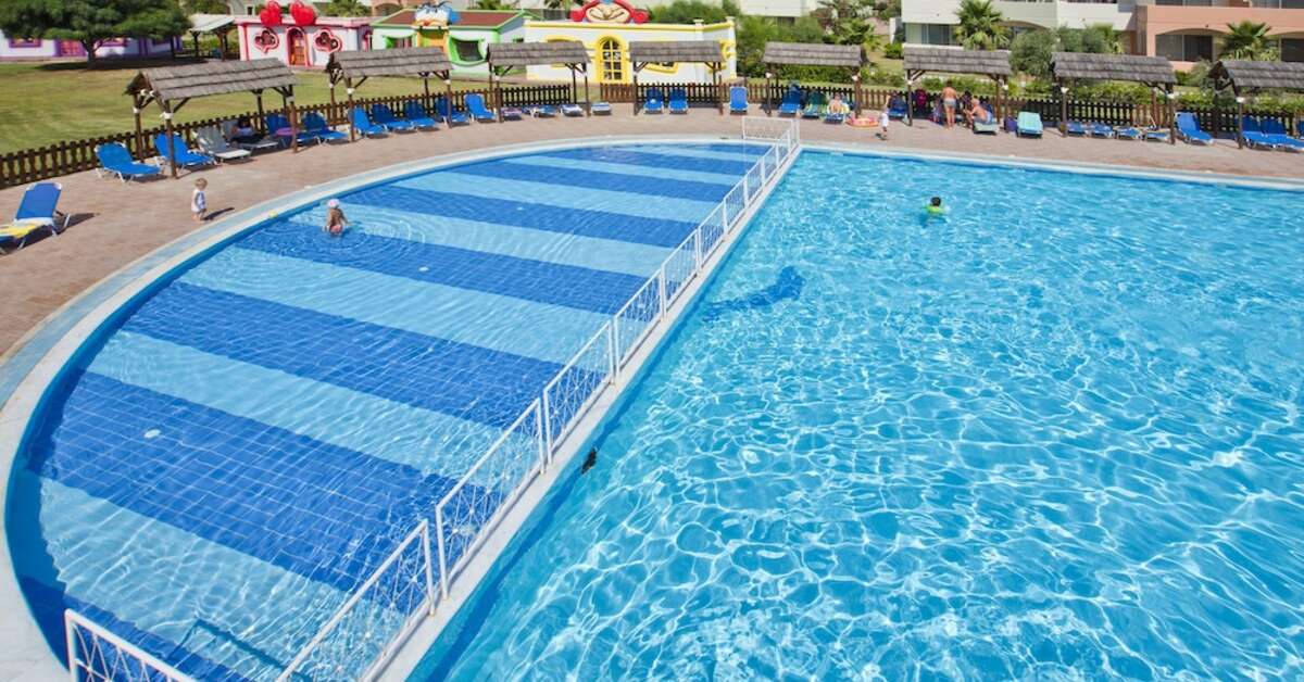 Een foto van het zwembad bij Kipriotis Village Resort