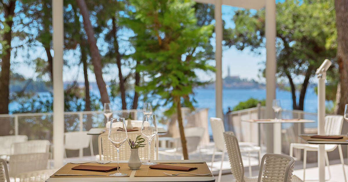 Een foto van het terras bij Family Hotel Amarin