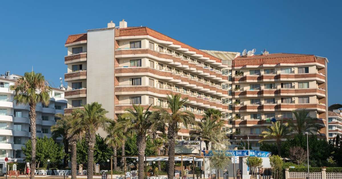 Een foto van de buitenkant van H-Top Royal Sun