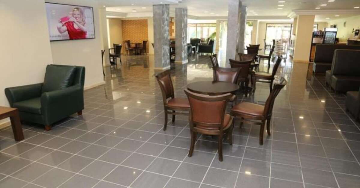 Een foto van het interieur van Emelda Sun Club