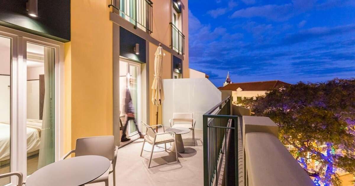 Een foto van het terras bij Castanheiro Boutique Hotel