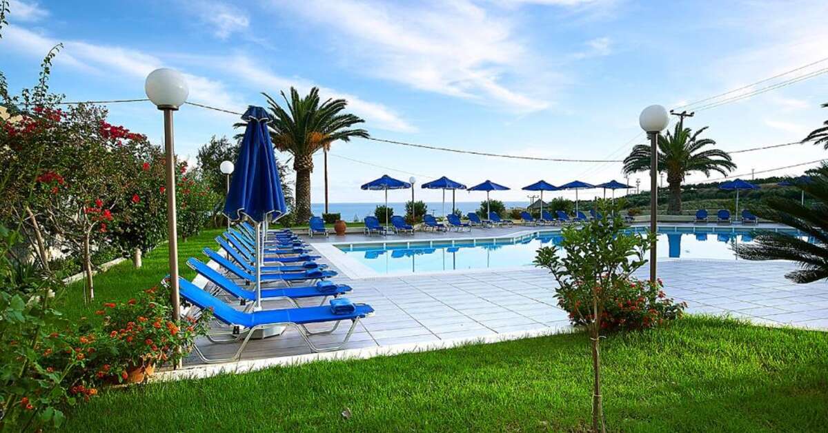 Een foto van het zwembad bij Eleftheria Hotel